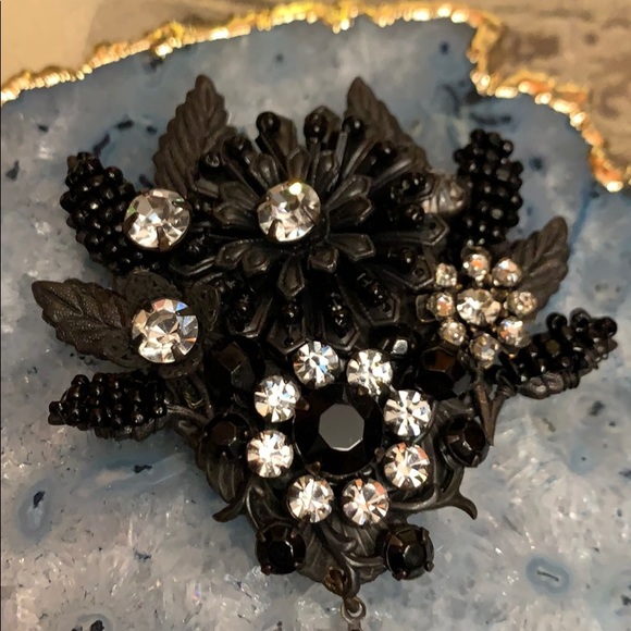 MIRIAM HASKELL BLACK GLASS BROOCH PIN - Picture 3 of 6